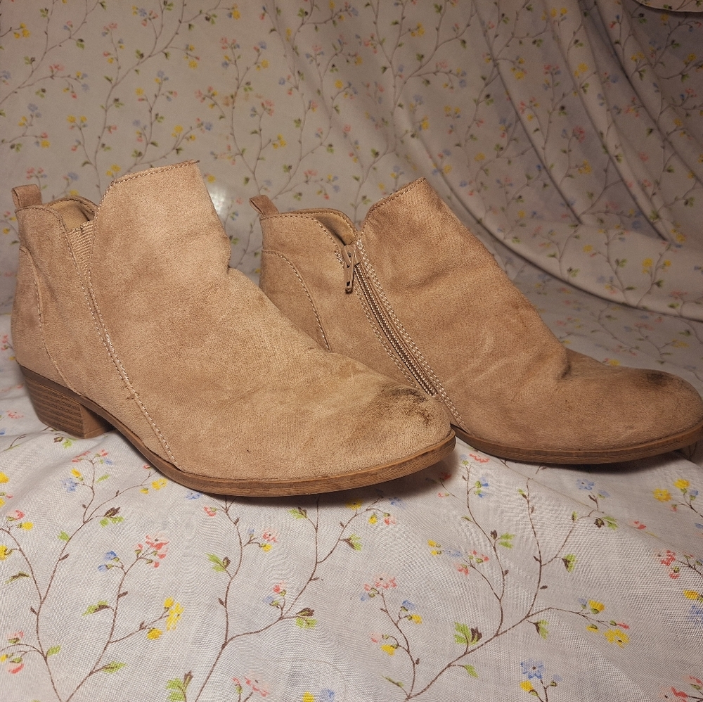 Suede Ankle Boot, size 9.5